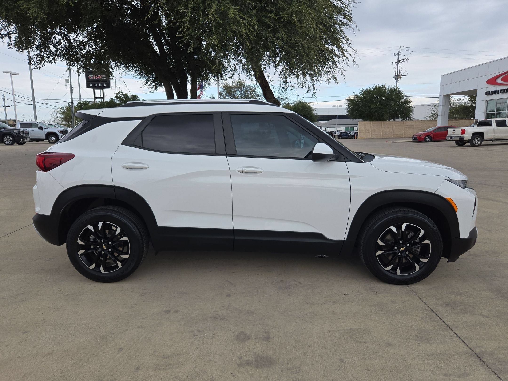 Certified 2023 Chevrolet TrailBlazer LT FWD image 2