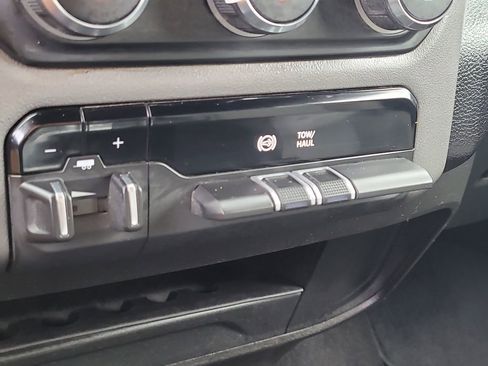 Used 2024 RAM 2500 Big Horn AWD/4WD image 23