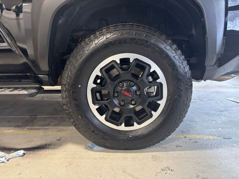 Used 2025 Toyota 4Runner TRD Off-Road image 29