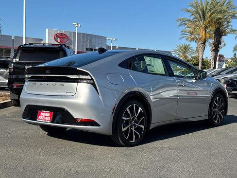 New 2027 Toyota Prius Plug-In Hybrid FWD image 13