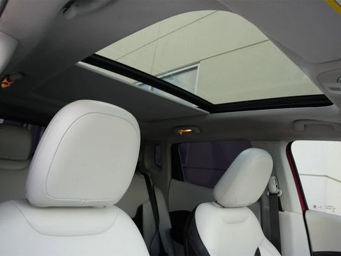 Used 2018 Jeep Compass Latitude w/ Popular Equipment Group image 23