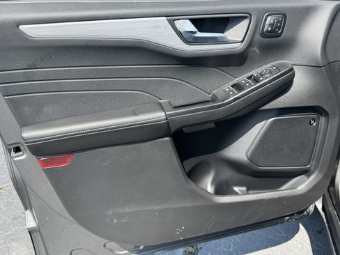 Used 2025 Ford Escape SE w/ PHEV Premium Package FWD image 16