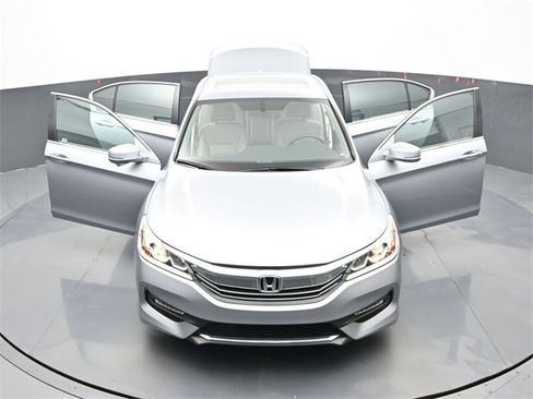 Used 2017 Honda Accord EX-L image 32