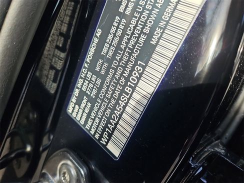 Certified 2025 Porsche Macan image 15