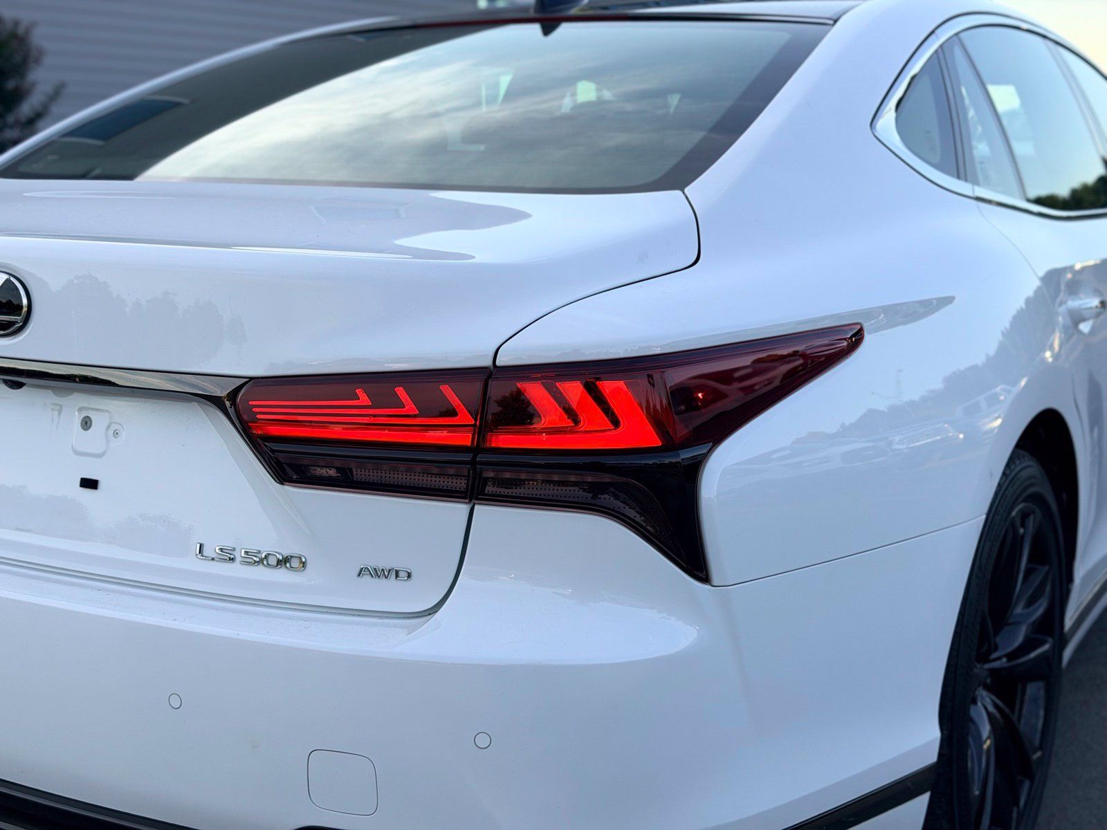 Used 2022 Lexus LS 500 F Sport w/ Accessory Package (Z1) AWD/4WD image 19