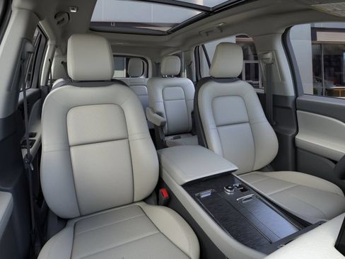 Used 2026 Lincoln Aviator AWD image 10