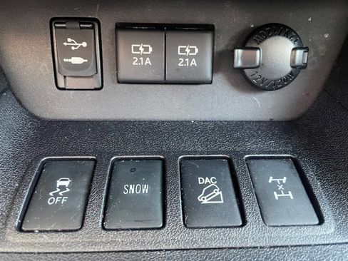 Used 2017 Toyota Highlander Plus image 23