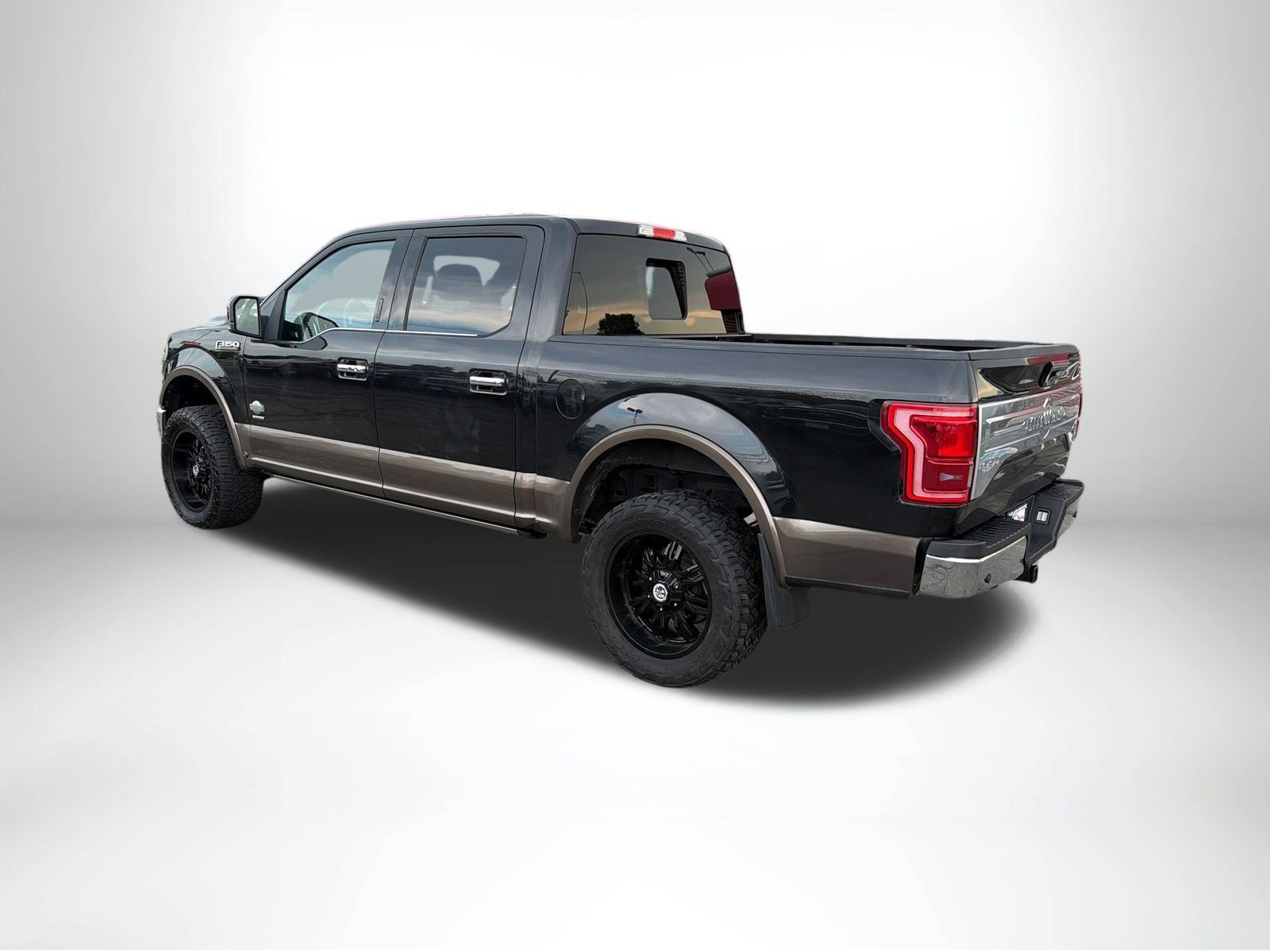 Used 2015 Ford F150 King Ranch w/ Equipment Group 601A Luxury AWD/4WD image 4