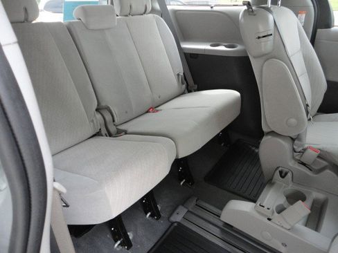 Used 2020 Toyota Sienna LE image 17