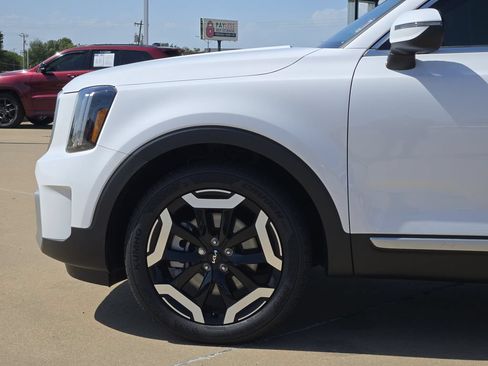Used 2025 Kia Telluride S FWD image 30
