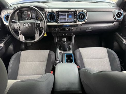 Used 2022 Toyota Tacoma TRD Sport image 11