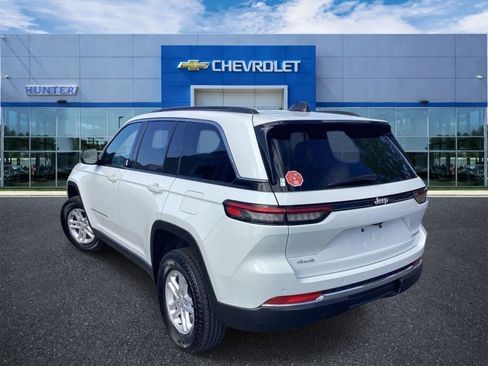 Used 2025 Jeep Grand Cherokee Laredo w/ Luxury Tech Group I AWD/4WD image 2