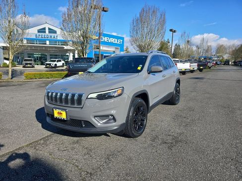 Used 2020 Jeep Cherokee Latitude Plus w/ Cold Weather Group image 2