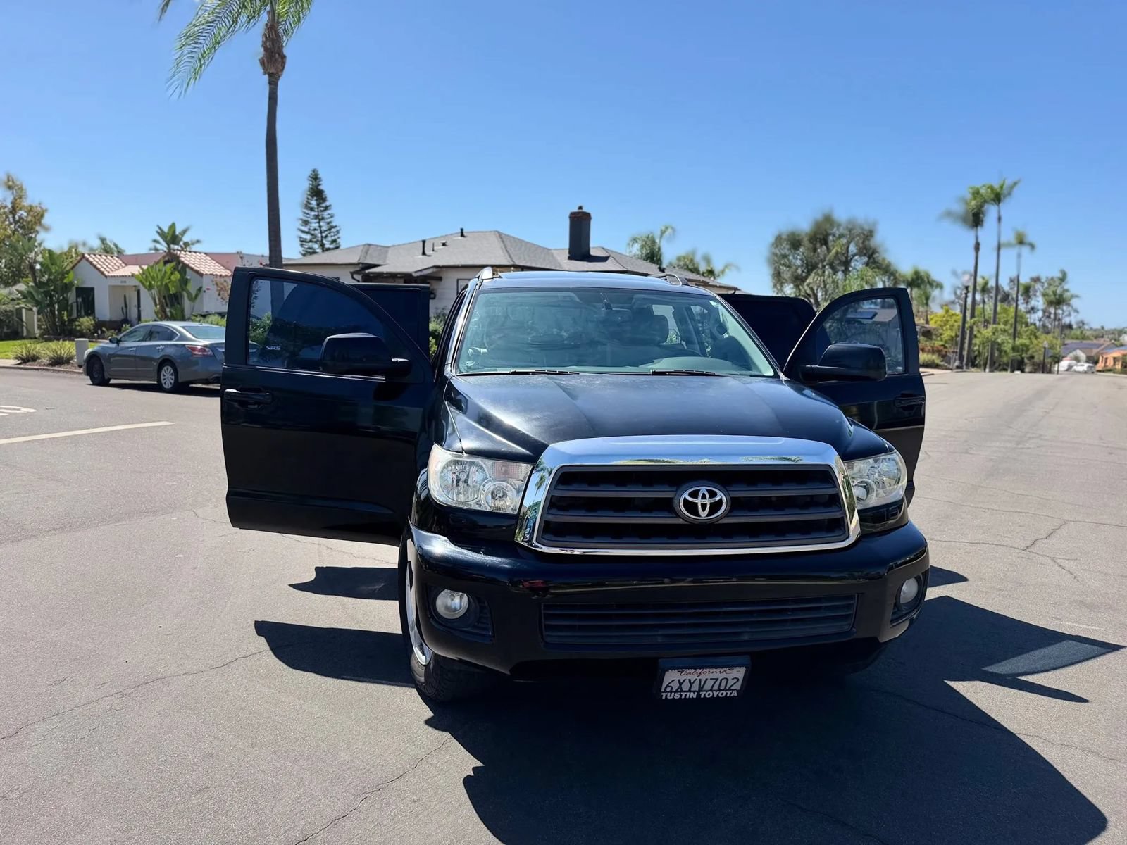 Used 2012 Toyota Sequoia SR5 w/ Premium Pkg RWD image 2