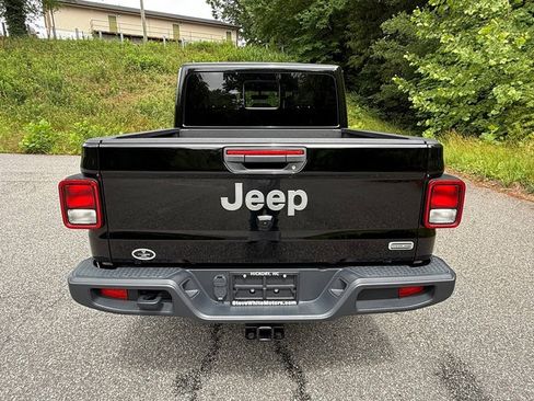 Used 2020 Jeep Gladiator Overland AWD/4WD image 7