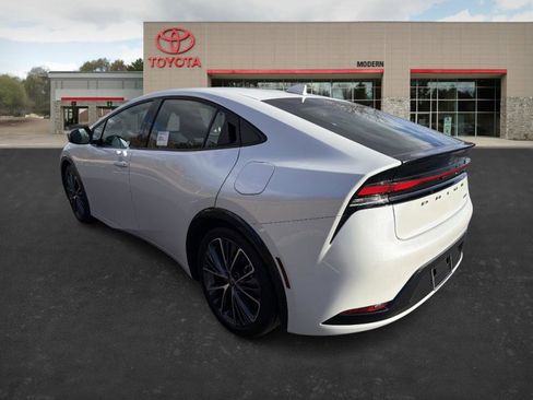Used 2025 Toyota Prius XLE image 6