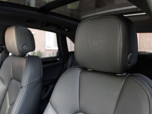 Certified 2026 Porsche Macan AWD/4WD image 23