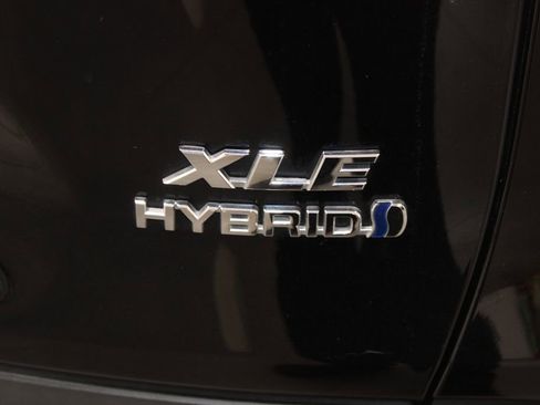 Used 2023 Toyota RAV4 XLE w/ Convenience Package image 14