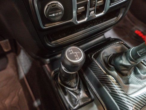 Used 2021 Jeep Gladiator Sport AWD/4WD image 23