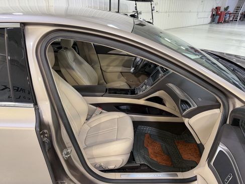 Used 2020 Lincoln MKZ image 13