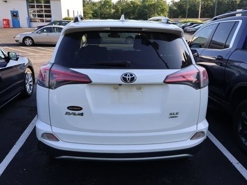 Used 2018 Toyota RAV4 XLE AWD/4WD image 6