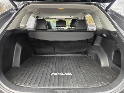Used 2019 Toyota RAV4 XLE Premium image 15