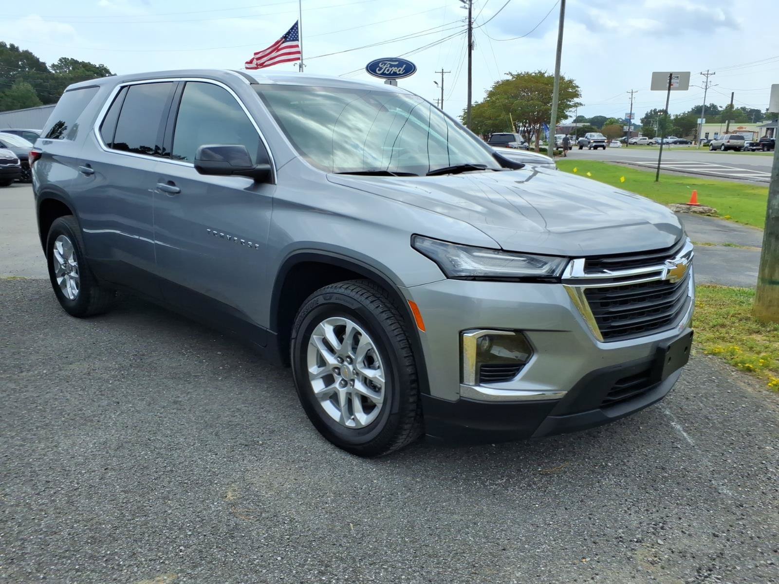 Used 2023 Chevrolet Traverse LS FWD image 6