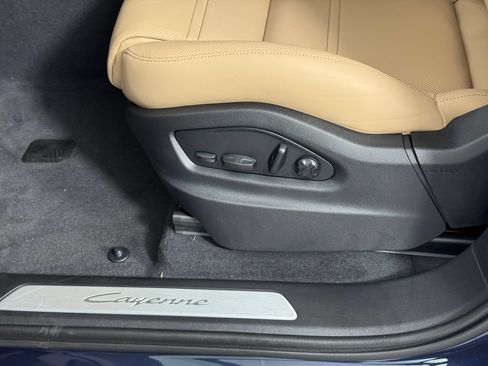 Certified 2026 Porsche Cayenne E-Hybrid Coupe AWD/4WD image 13