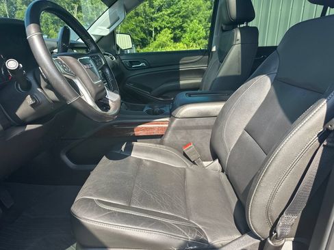 Used 2019 GMC Yukon XL SLT w/ Premium Edition RWD image 10