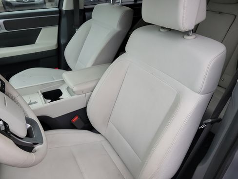 Used 2025 Hyundai Santa Fe SE image 4