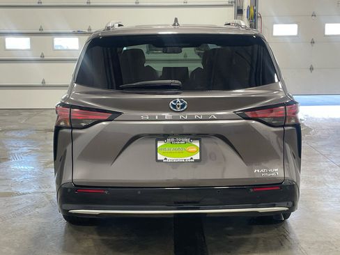 Used 2021 Toyota Sienna Platinum image 16