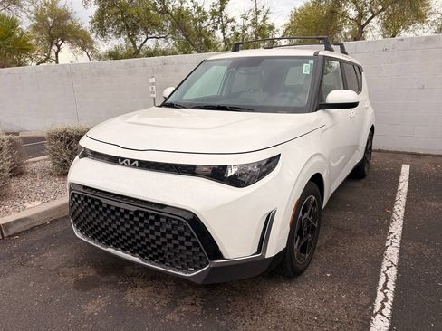 Used 2023 Kia Soul EX FWD image 2