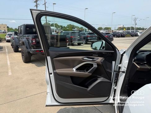 Used 2025 Audi Q5 Premium Plus w/ Premium Plus AWD/4WD image 3