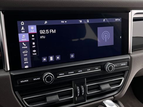 Used 2021 Porsche Macan image 20