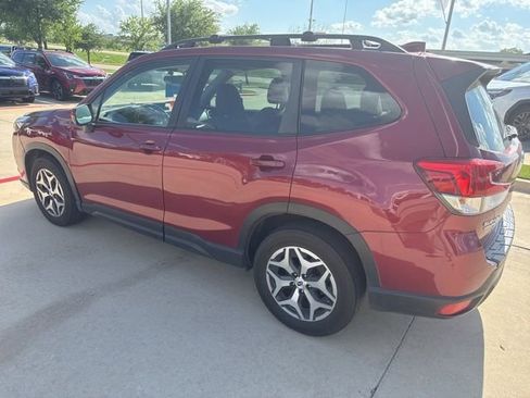 Used 2023 Subaru Forester Premium image 3