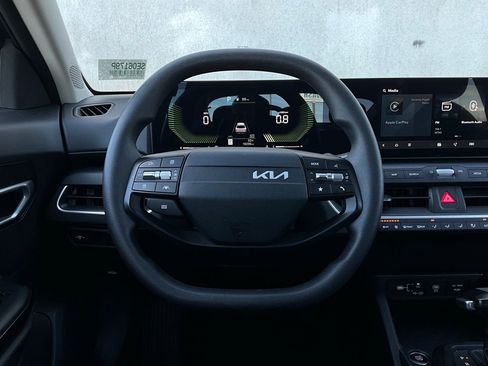 Used 2025 Kia K4 LXS image 33