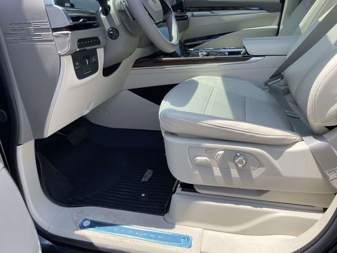 New 2026 Cadillac Escalade Platinum Sport AWD/4WD image 22