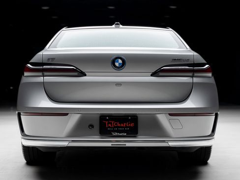 Used 2023 BMW i7 xDrive60 image 26