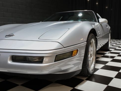 Used 1996 Chevrolet Corvette Coupe RWD image 8