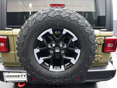 New 2025 Jeep Wrangler Unlimited Rubicon w/ Technology Group image 25