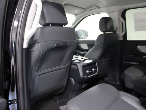 New 2026 Ford Expedition Active image 27