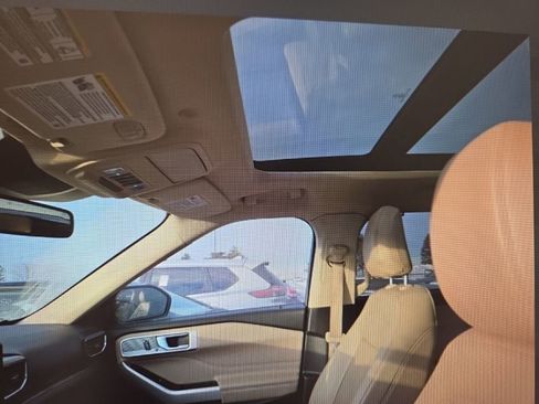 Used 2022 Ford Explorer Limited w/ Class IV Trailer Tow Package image 10