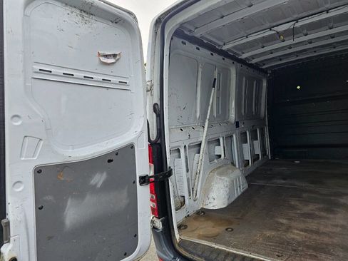 Used 2014 Mercedes-Benz Sprinter 2500 image 20