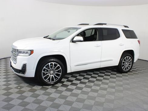 Used 2023 GMC Acadia Denali w/ Denali Ultimate Package FWD image 2