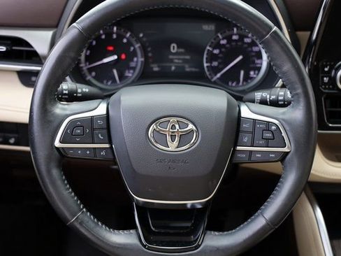 Certified 2021 Toyota Highlander Limited image 16