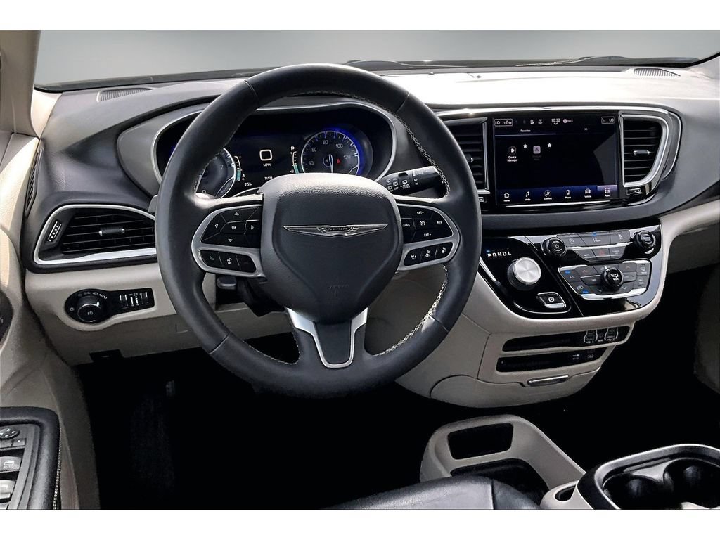 Used 2022 Chrysler Pacifica Touring-L FWD image 17