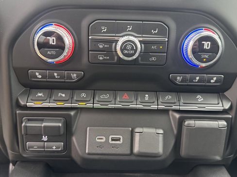 Used 2020 GMC Sierra 1500 AT4 w/ AT4 Premium Package image 29