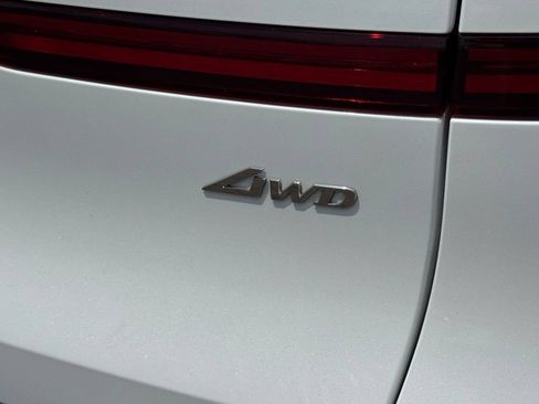 Used 2025 Genesis GV70 2.5T AWD/4WD image 9