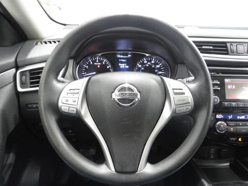 Used 2016 Nissan Rogue SV w/ SV Moonroof Package AWD/4WD image 16