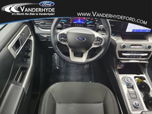 Used 2022 Ford Explorer XLT image 14
